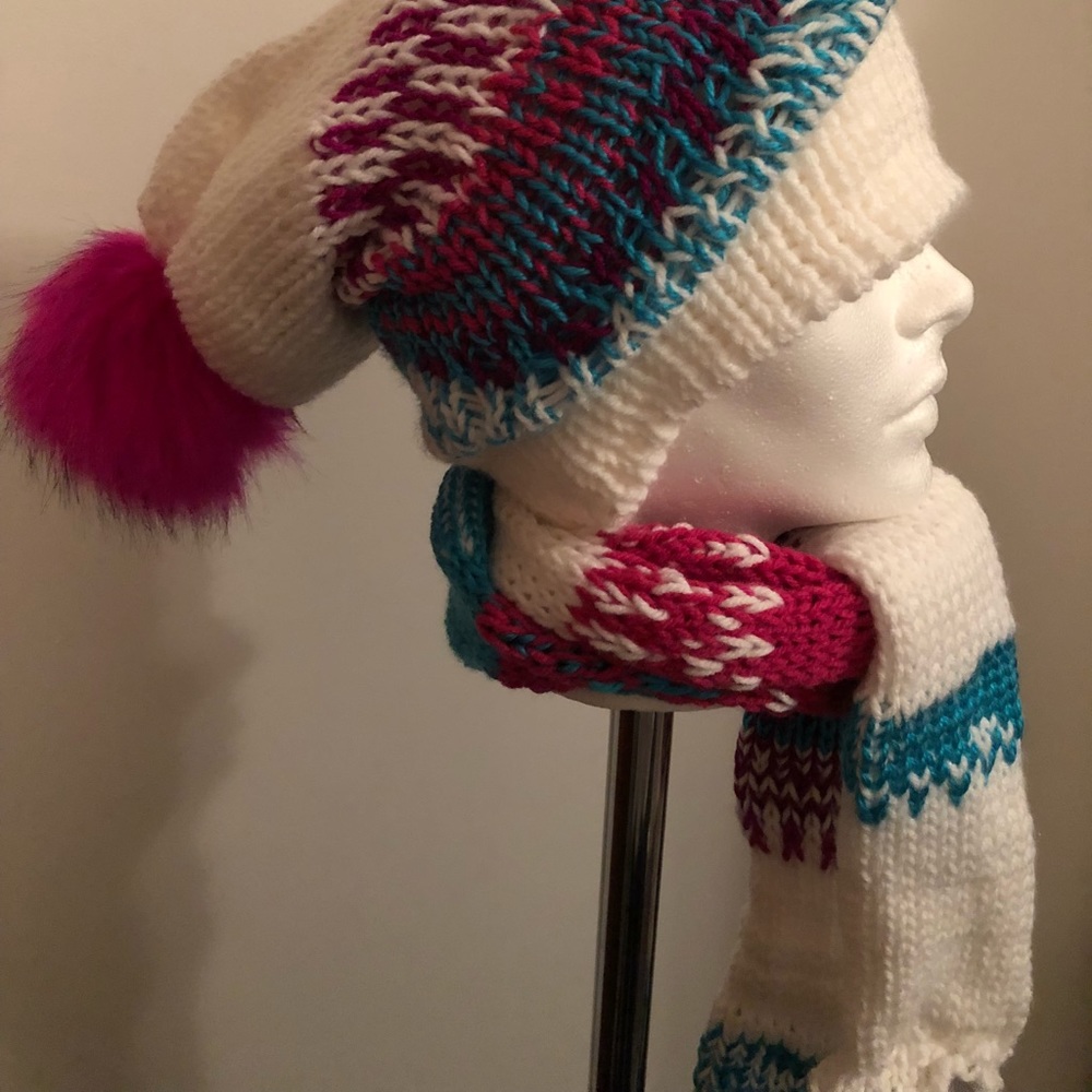 Winter very thick Hat , glove, & Scarf.